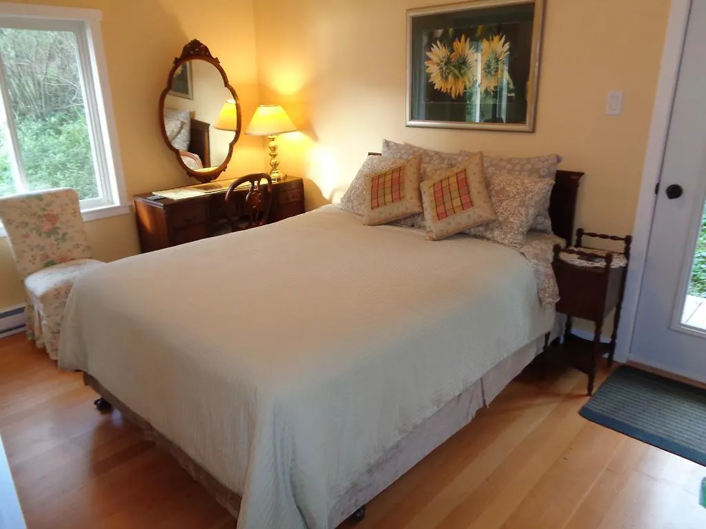 Holiday home Fulford Dunderry Vacation Rental And Cabin Canada